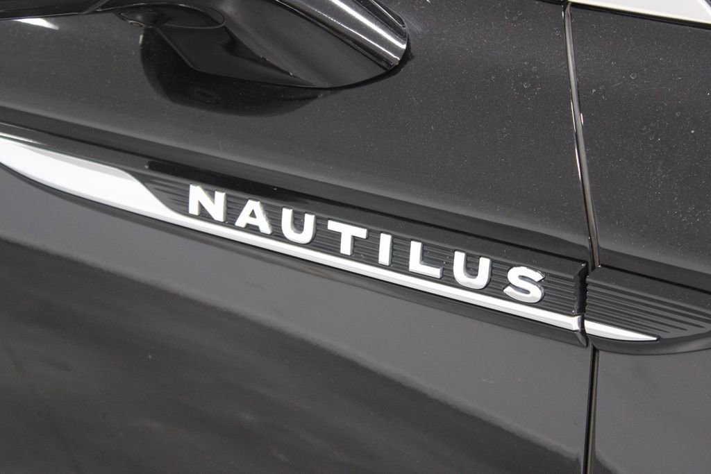 Used 2022 Lincoln Nautilus Reserve w/ Equipment Group 201A image 12