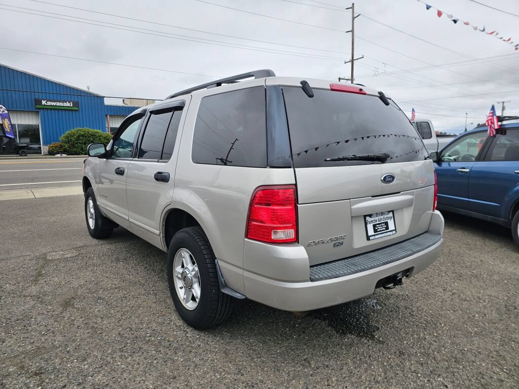 Used 2004 Ford Explorer XLT AWD/4WD image 5