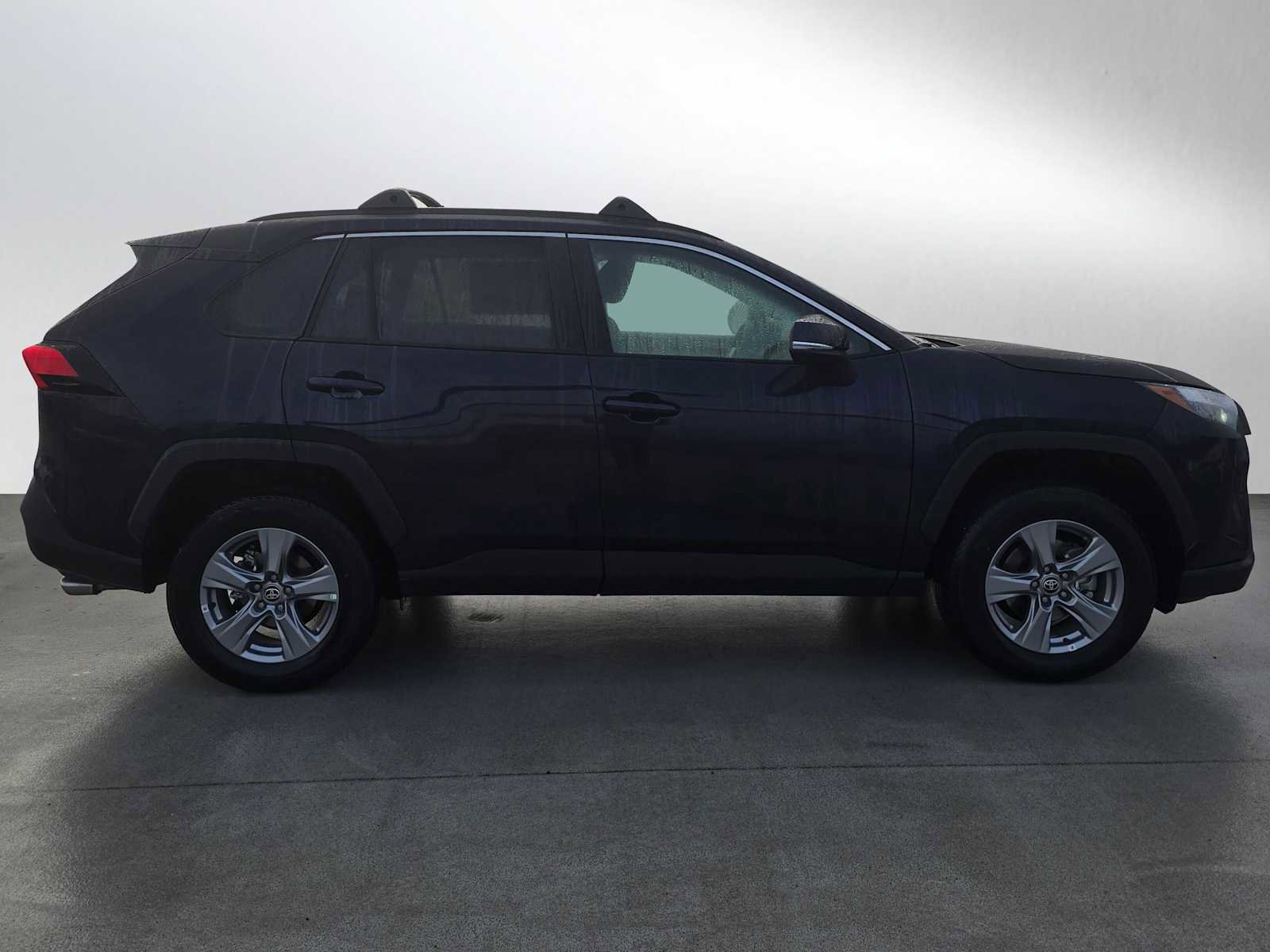 Used 2025 Toyota RAV4 XLE image 2