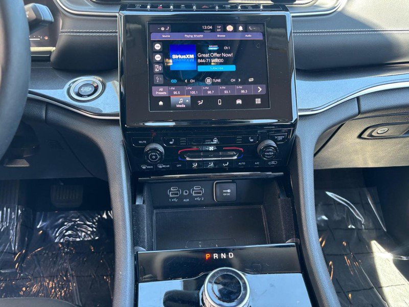 Used 2022 Jeep Grand Cherokee L Laredo w/ Luxury Tech Group I AWD/4WD image 17
