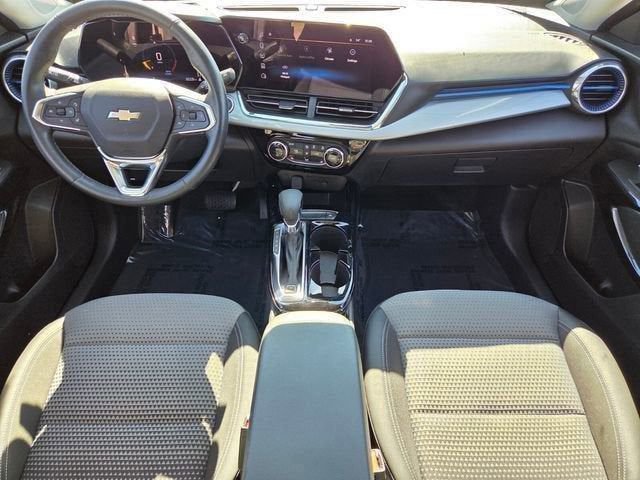 Used 2025 Chevrolet Trax LT w/ Driver Confidence Package image 17