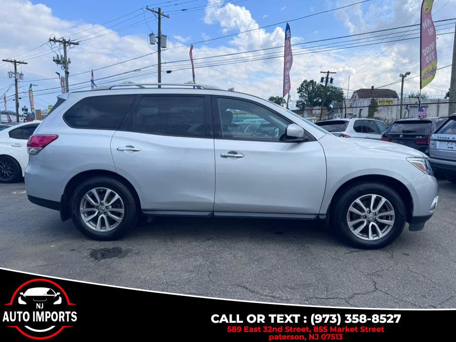 Used 2015 Nissan Pathfinder SV w/ Trailer Tow Package image 4