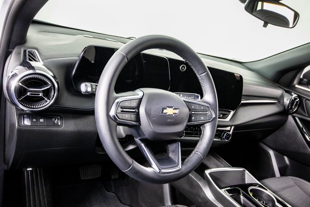 Used 2025 Chevrolet Equinox LT image 17