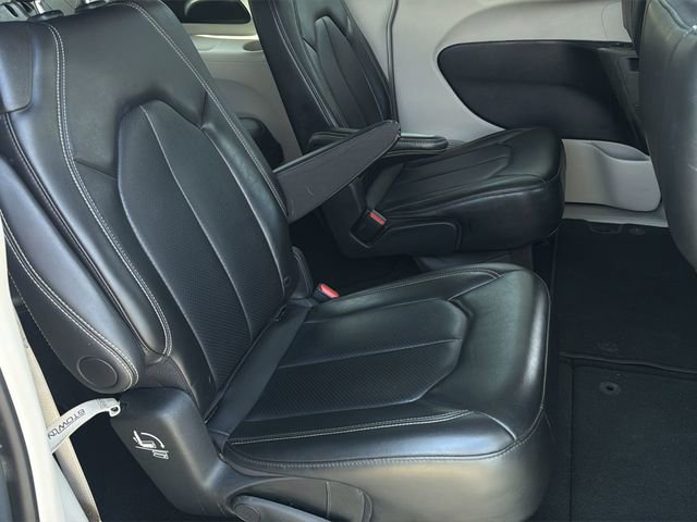 Used 2024 Chrysler Pacifica Touring-L image 36