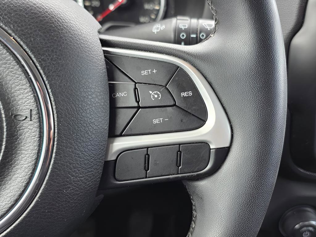Used 2018 Jeep Renegade Latitude image 28