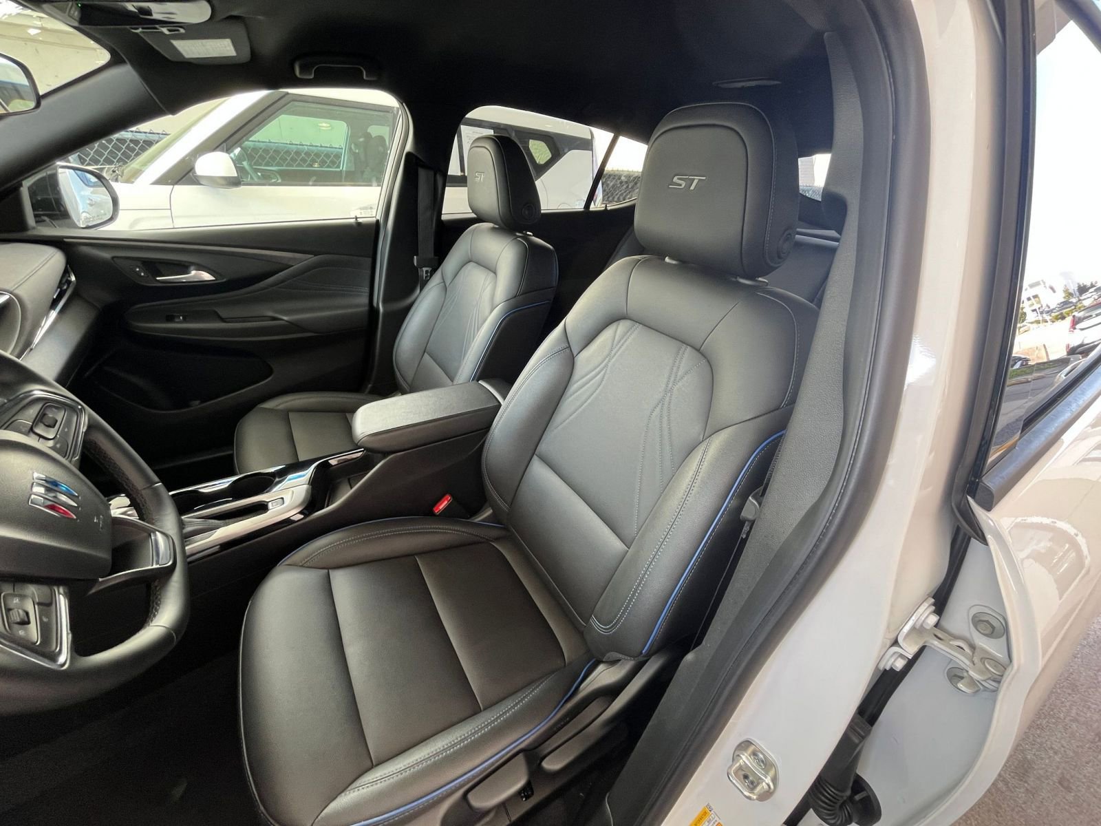 Used 2025 Buick Envista Sport Touring FWD image 35