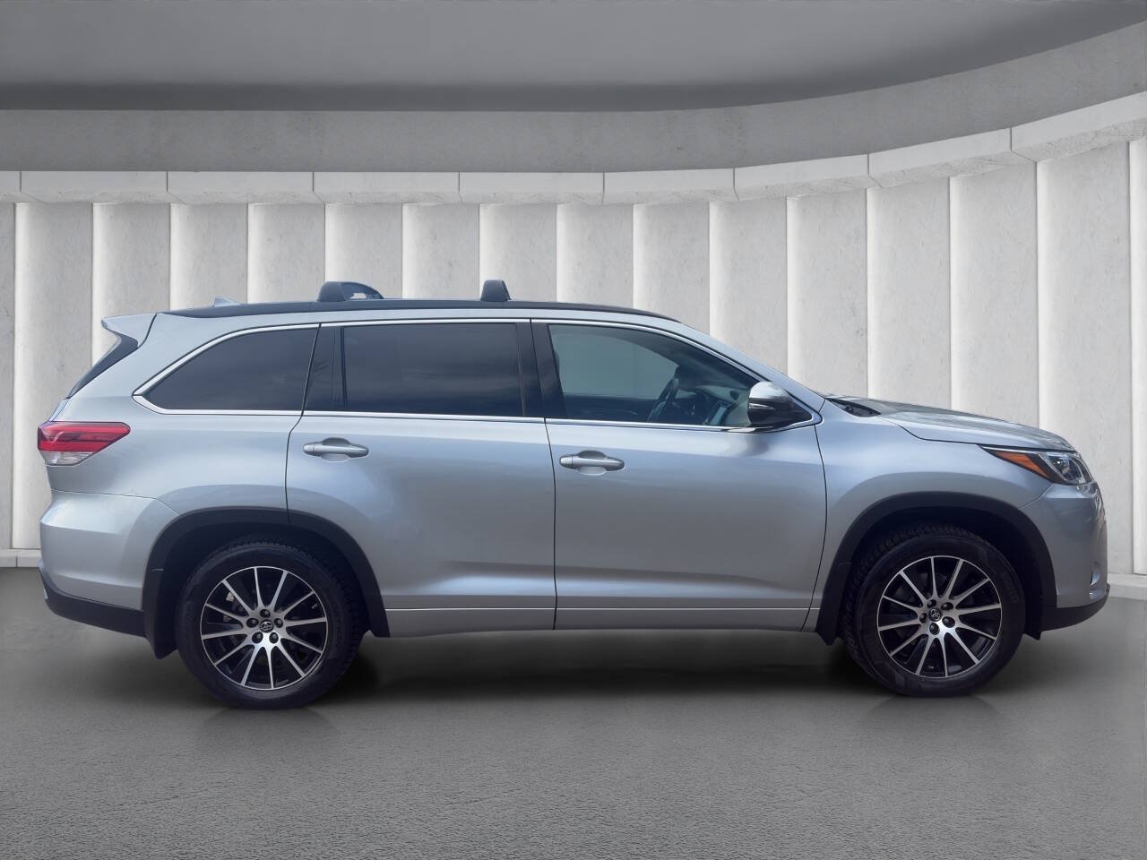 Used 2017 Toyota Highlander SE AWD/4WD image 6