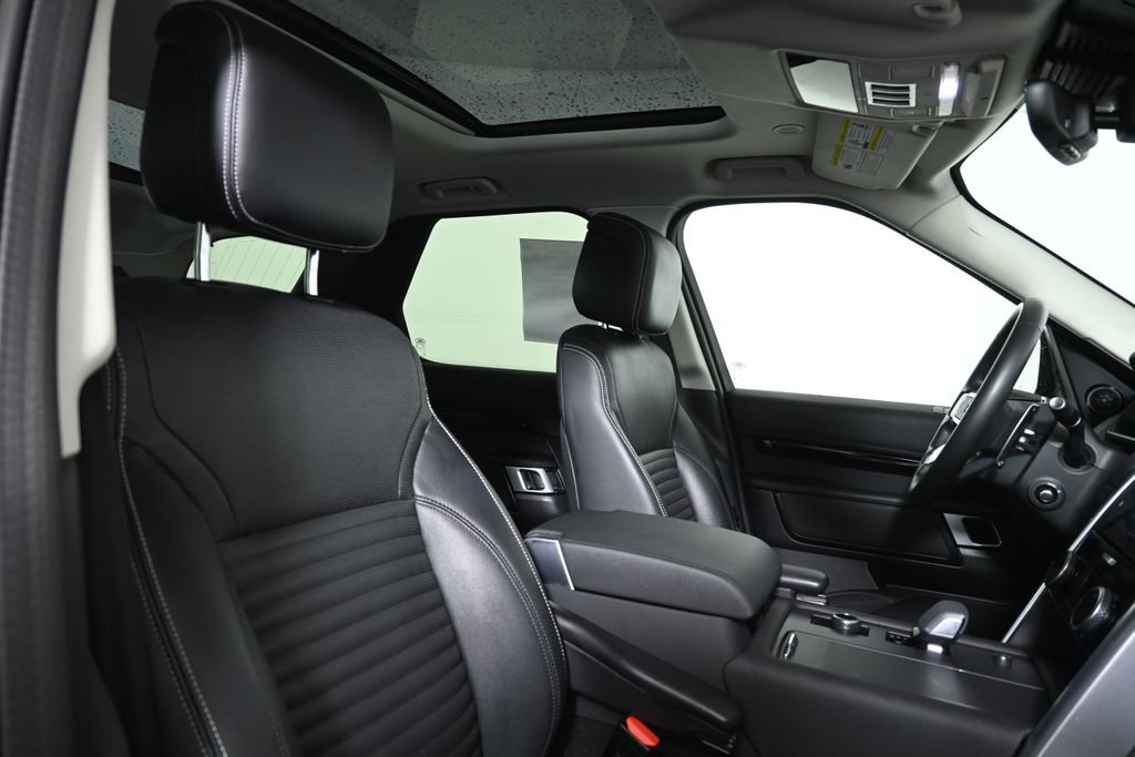 Used 2024 Land Rover Discovery S AWD/4WD image 33