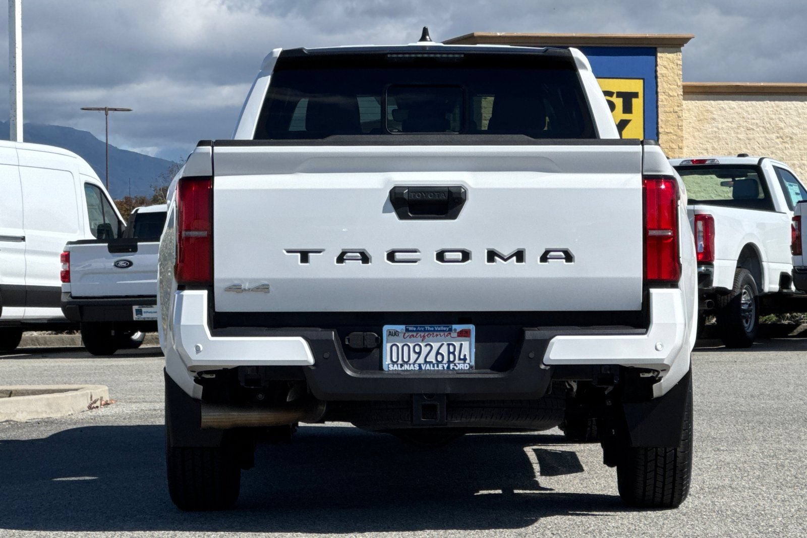 Used 2024 Toyota Tacoma SR5 AWD/4WD image 5