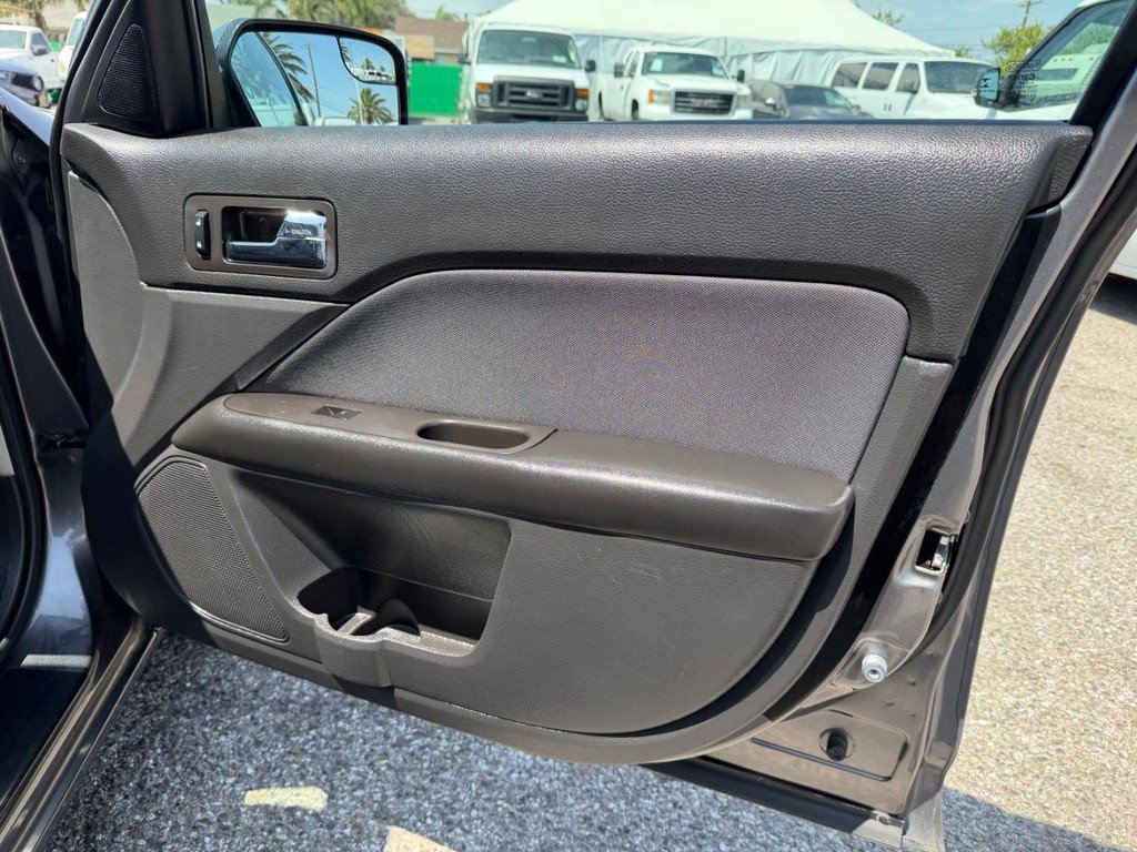 Used 2012 Ford Fusion SE FWD image 19