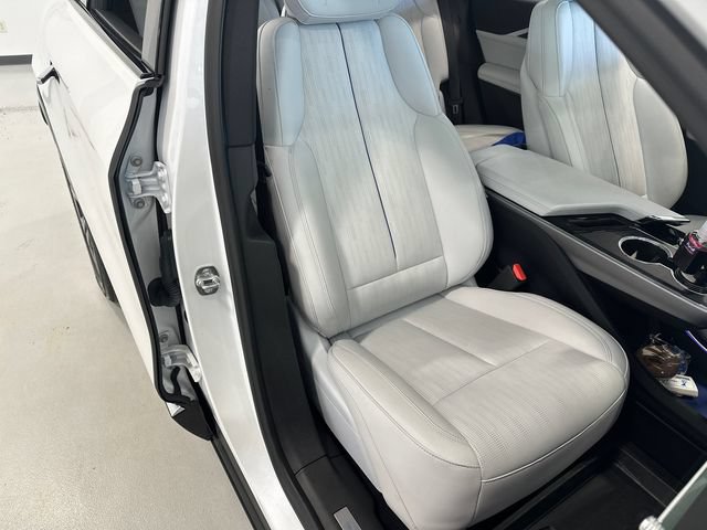 Used 2025 Cadillac Lyriq Luxury w/ LPO, Floor Liner Package AWD/4WD image 26
