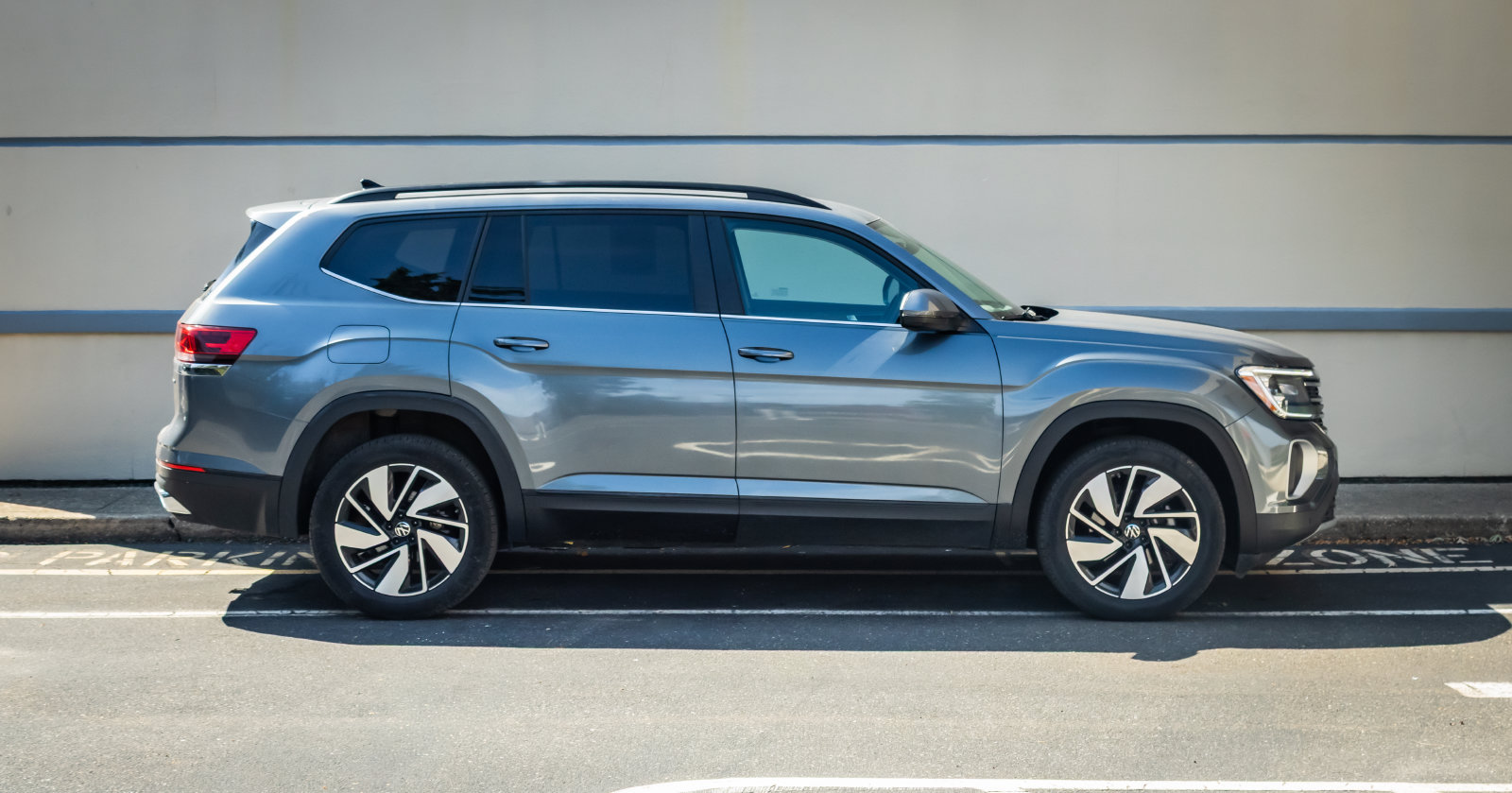 Used 2025 Volkswagen Atlas SE AWD/4WD image 8