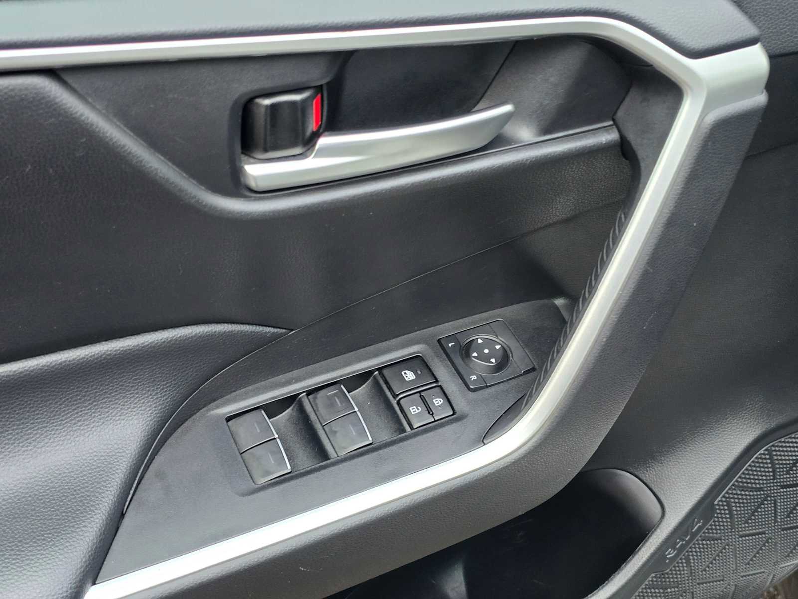 Used 2024 Toyota RAV4 XLE image 22