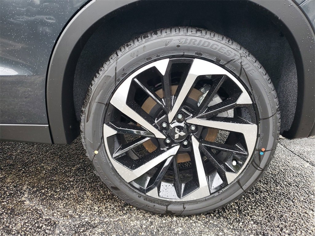 New 2025 Mitsubishi Outlander SE image 8