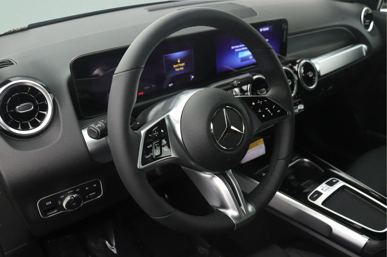 New 2026 Mercedes-Benz GLB 250 4MATIC image 4