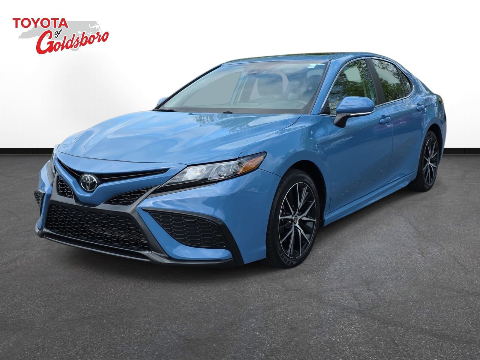 Used 2024 Toyota Camry SE image 1