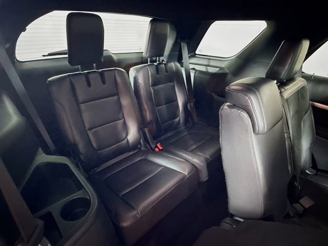 Used 2019 Ford Explorer XLT w/ XLT Sport Appearance Package AWD/4WD image 30