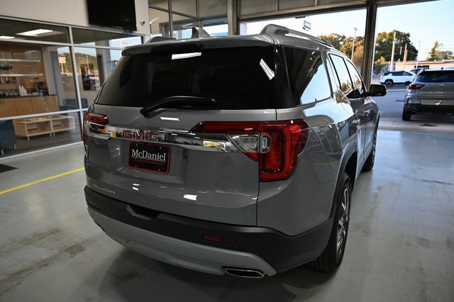Used 2023 GMC Acadia SLE w/ Driver Convenience Package image 5