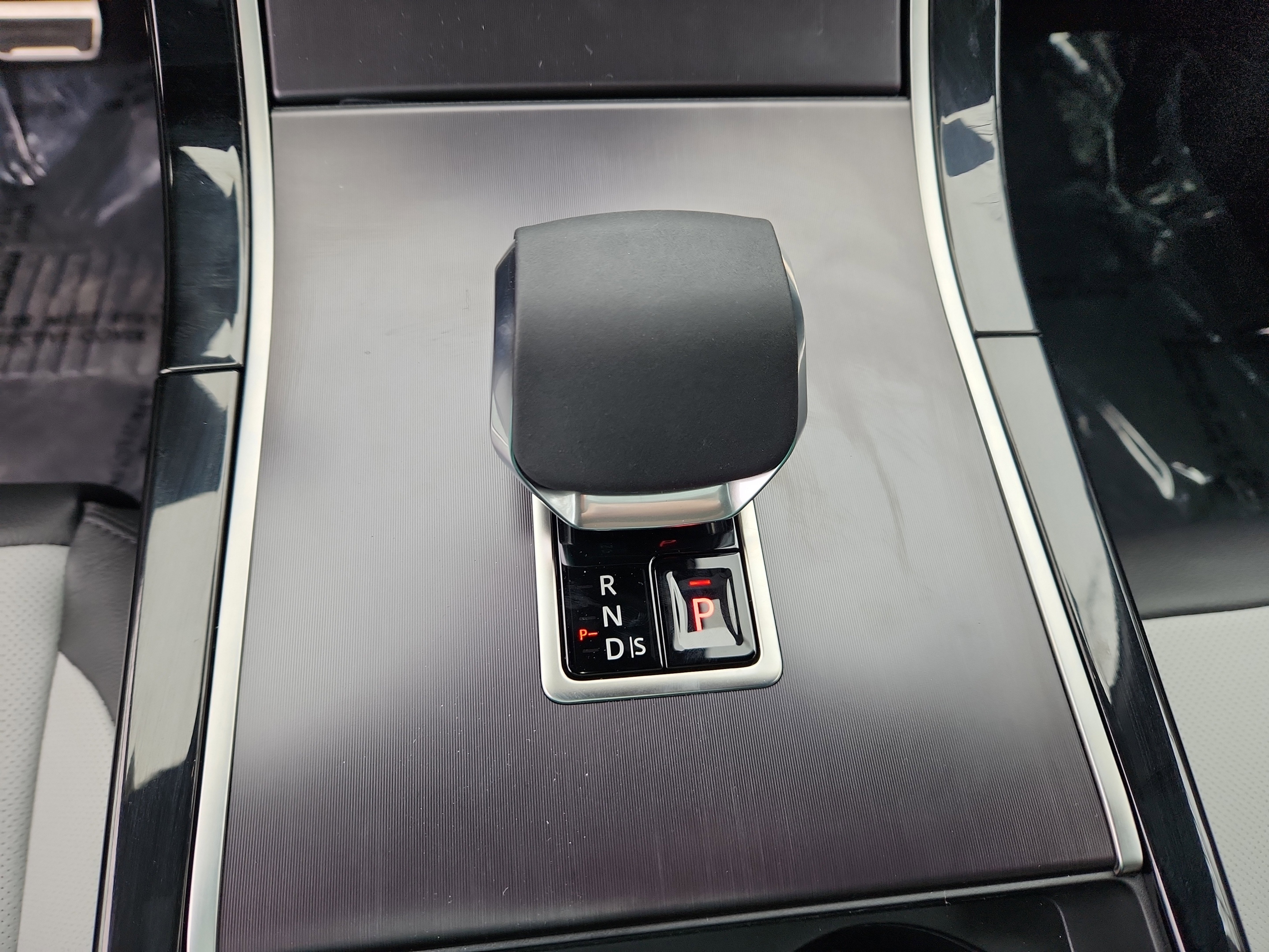 Used 2026 Land Rover Range Rover Velar Dynamic SE image 16