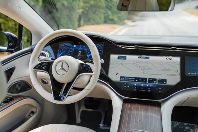 Used 2023 Mercedes-Benz EQS 580 4MATIC Sedan image 31