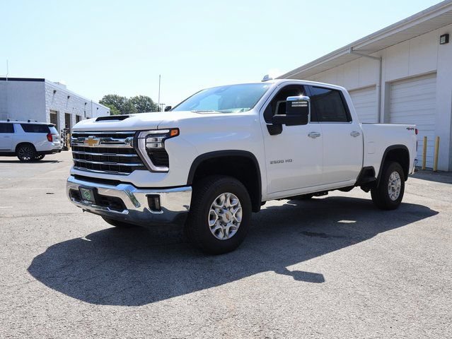 Used 2024 Chevrolet Silverado 2500 LTZ AWD/4WD image 3