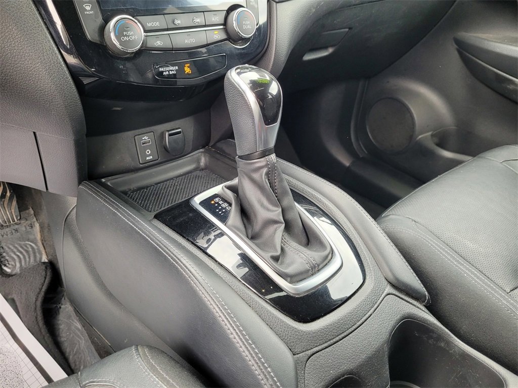 Used 2017 Nissan Rogue SL w/ SL Premium Package image 21