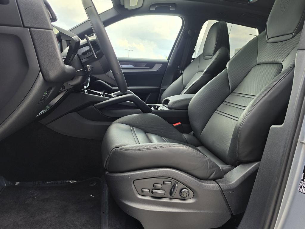 Certified 2026 Porsche Cayenne E-Hybrid AWD/4WD image 11
