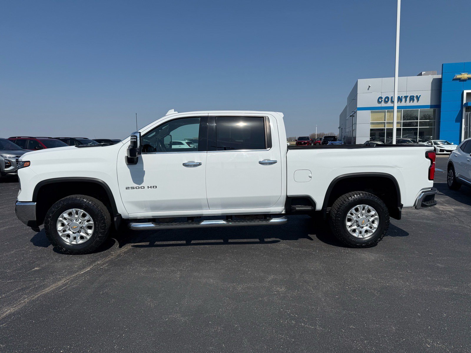 Used 2024 Chevrolet Silverado 2500 LTZ AWD/4WD image 2