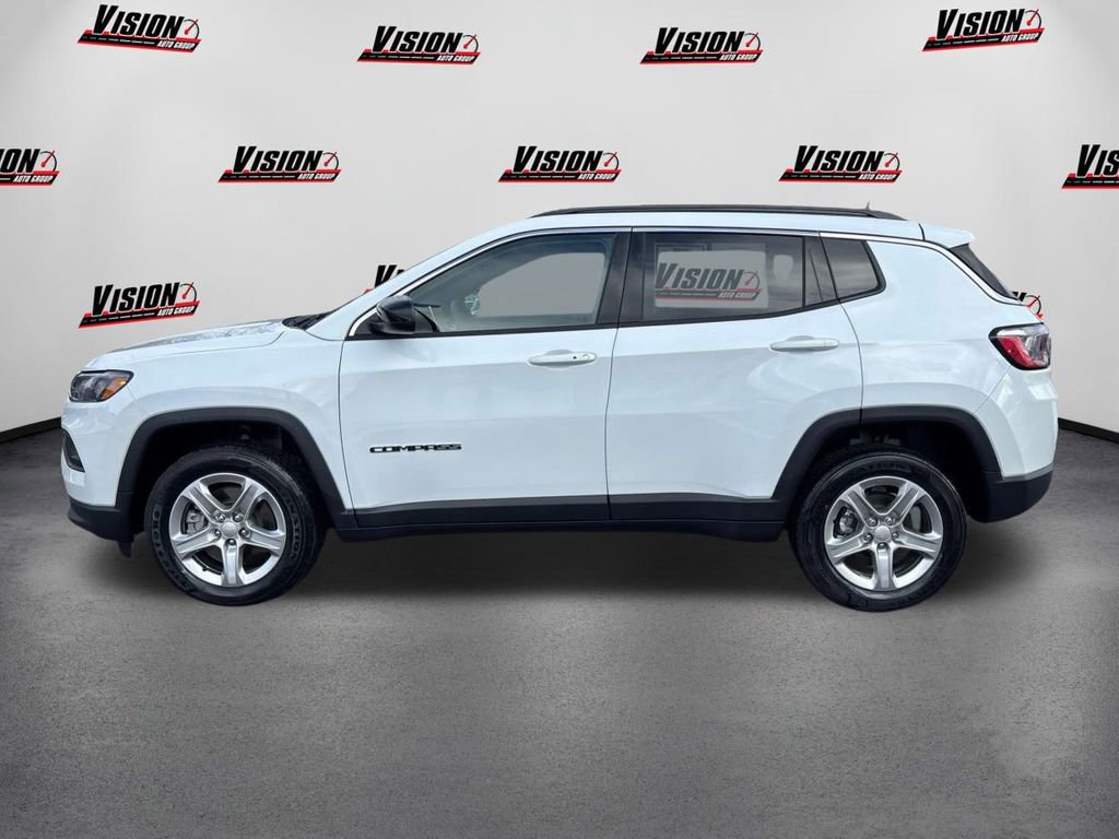Used 2023 Jeep Compass Latitude image 8