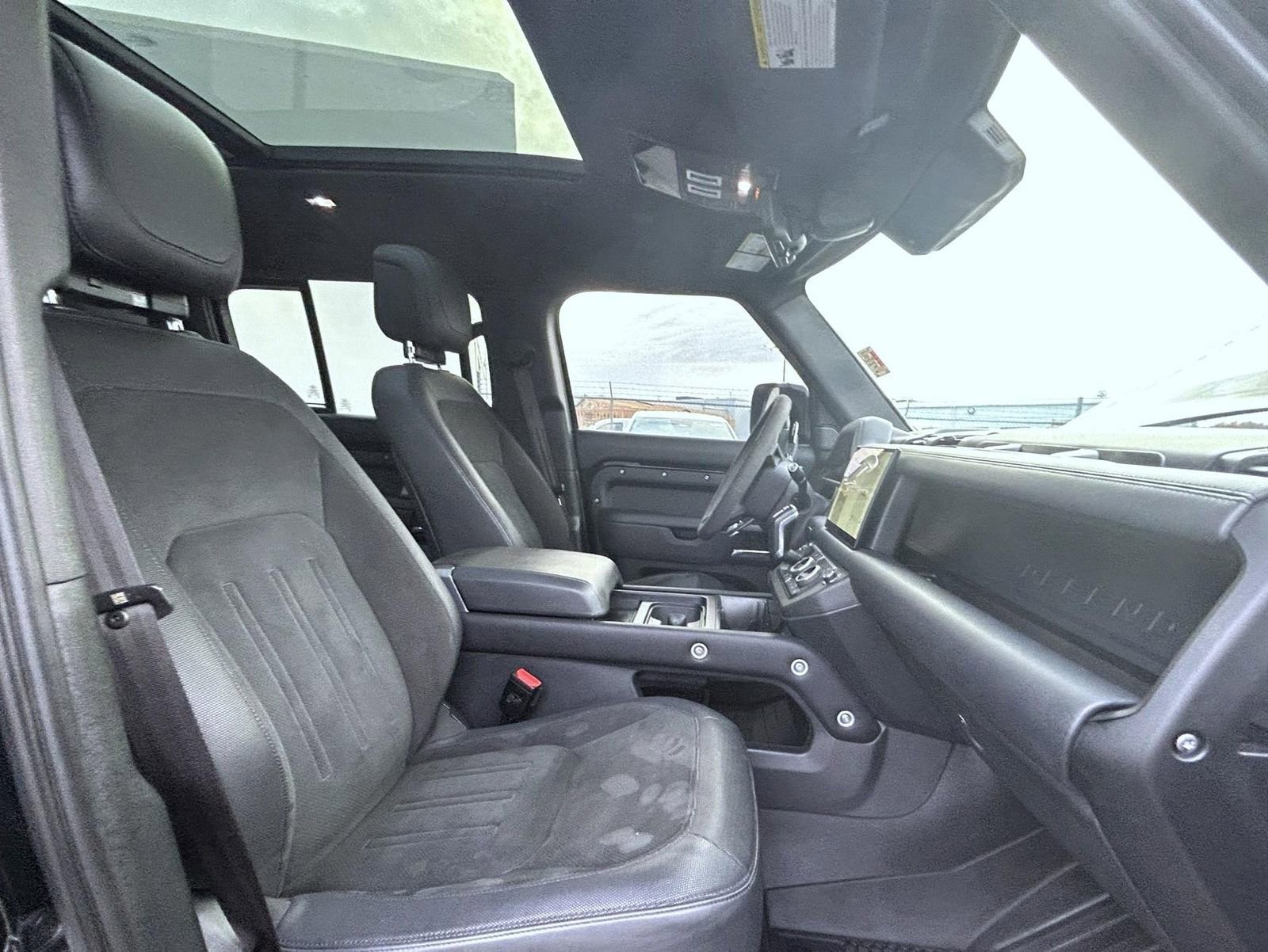 Used 2023 Land Rover Defender 110 V8 image 16