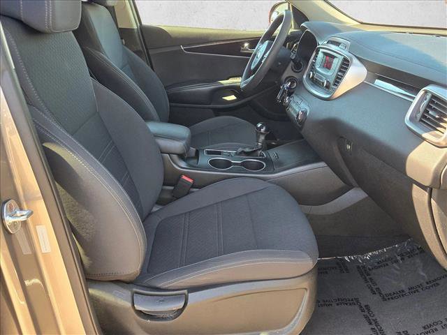 Used 2017 Kia Sorento L image 19