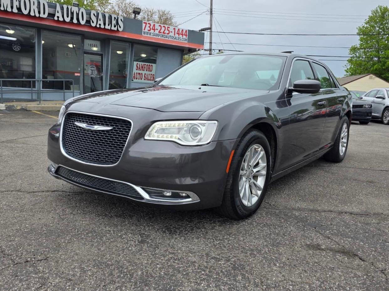 Used 2017 Chrysler 300 Limited w/ Value Package RWD image 1