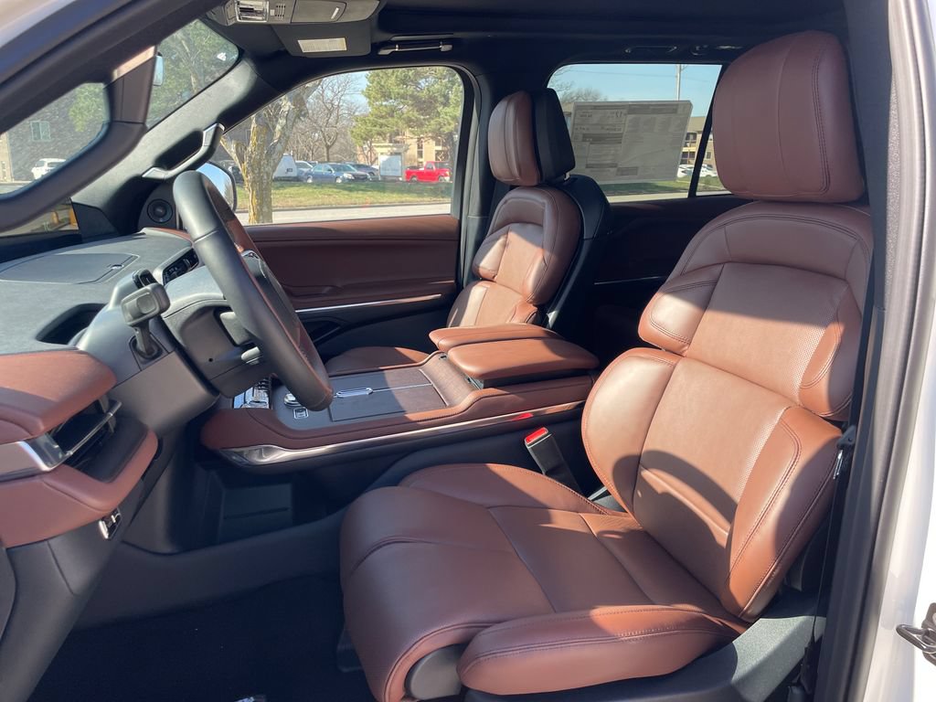 New 2026 Lincoln Navigator Reserve AWD/4WD image 9