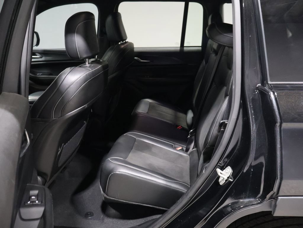 Used 2024 Jeep Grand Cherokee Altitude image 19