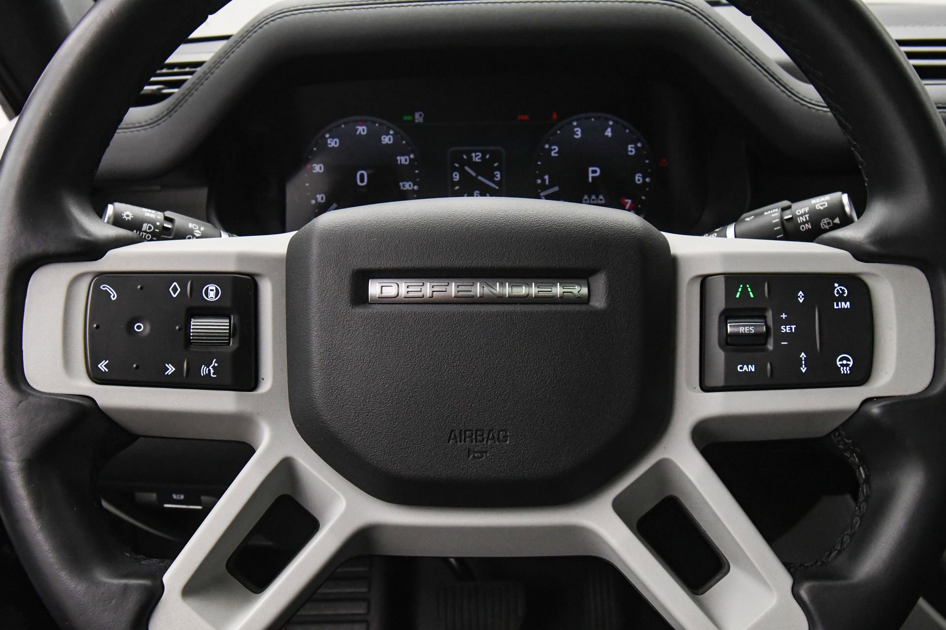 Used 2024 Land Rover Defender 110 S image 32