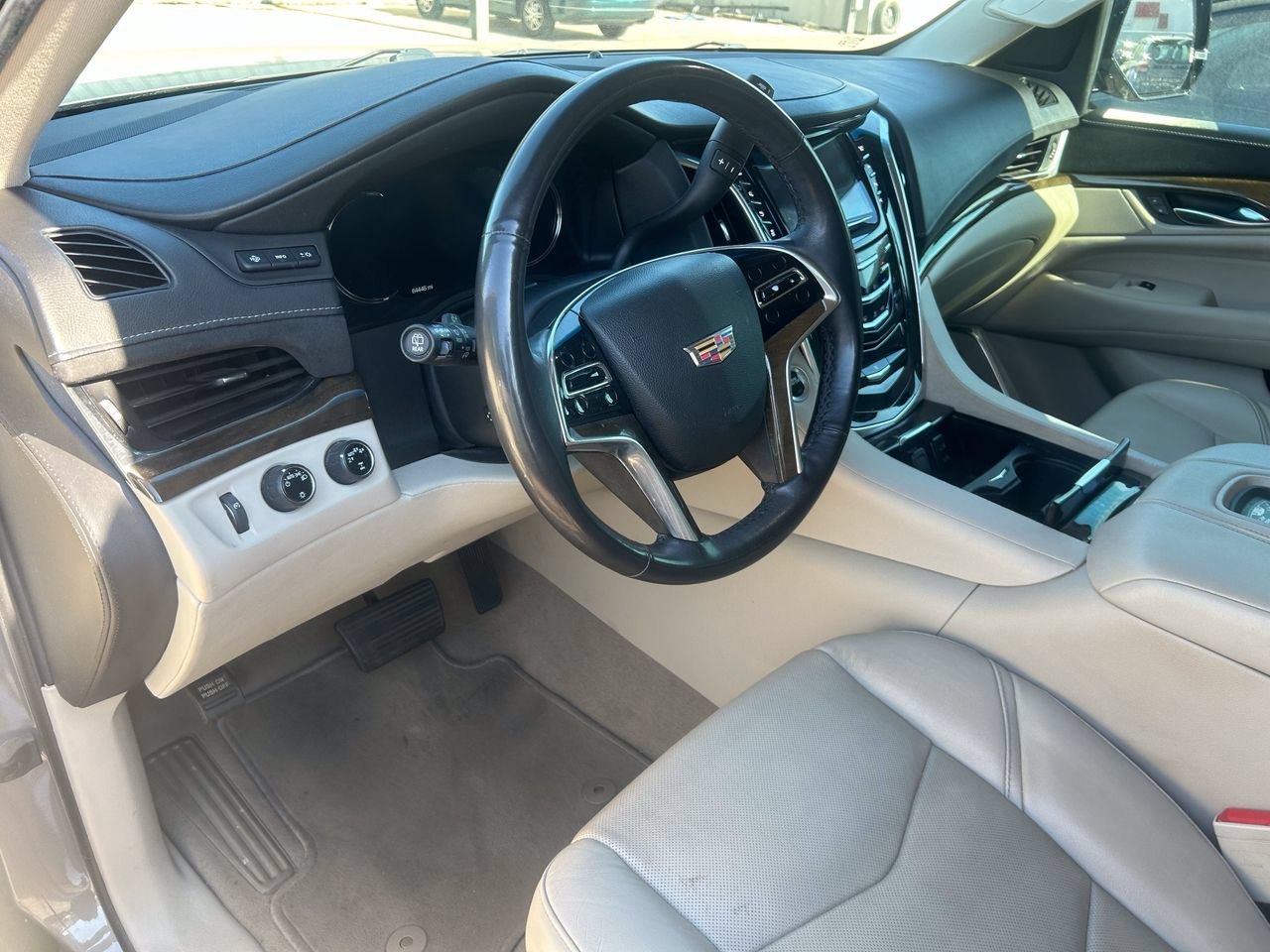 Used 2019 Cadillac Escalade Luxury w/ LPO, Radiant Package AWD/4WD image 12