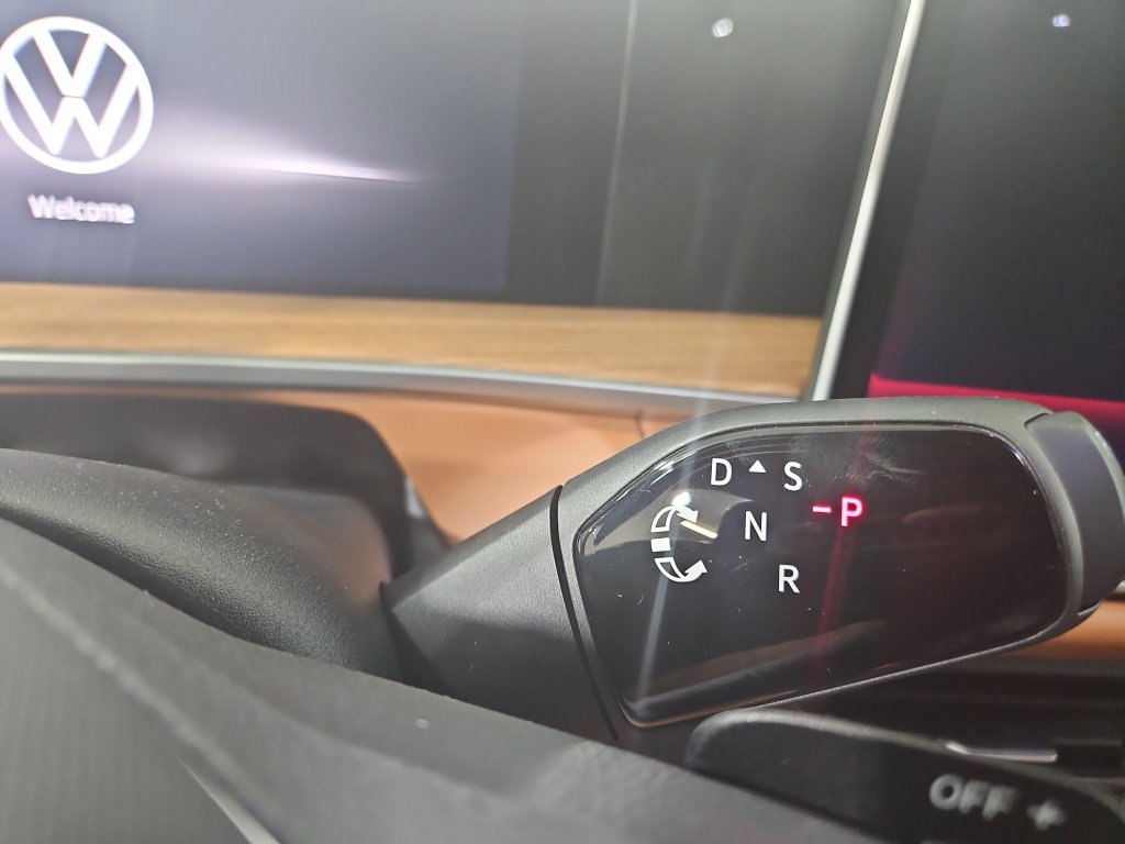 New 2026 Volkswagen Tiguan SEL R-Line AWD/4WD image 22