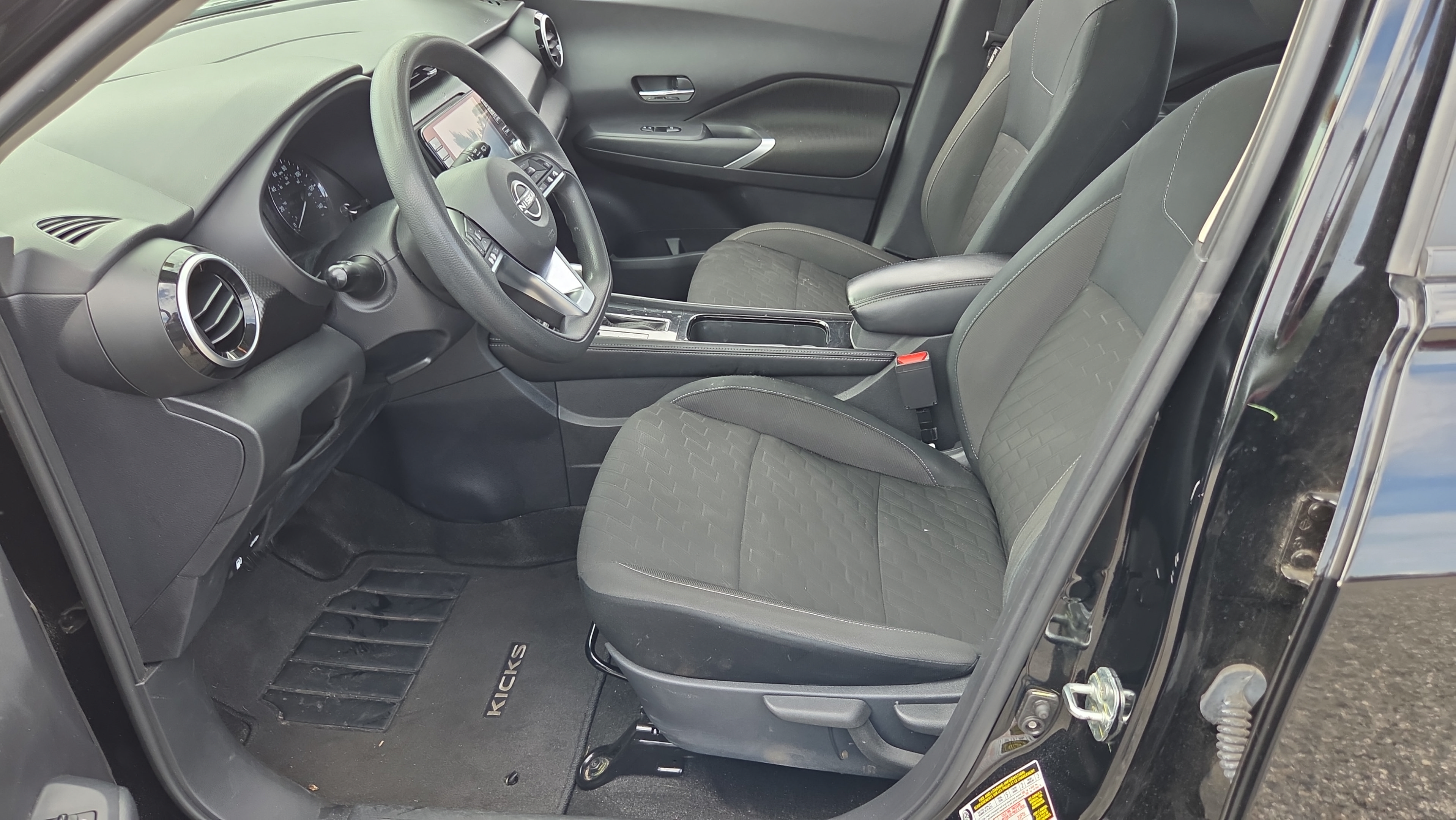 Used 2024 Nissan Kicks SV FWD image 9