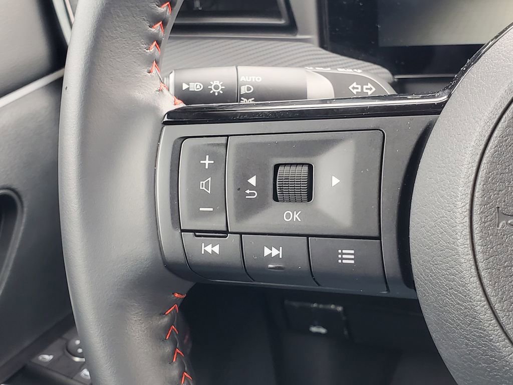 Used 2025 Nissan Kicks SR AWD/4WD image 16