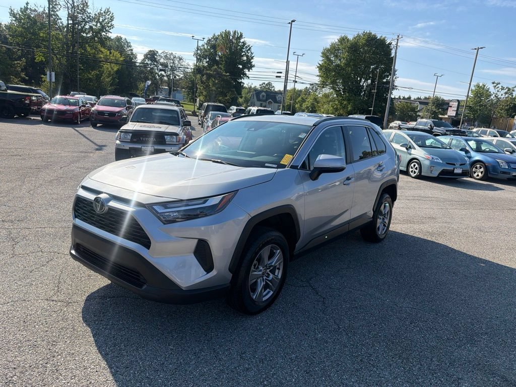 Used 2025 Toyota RAV4 LE AWD/4WD image 7