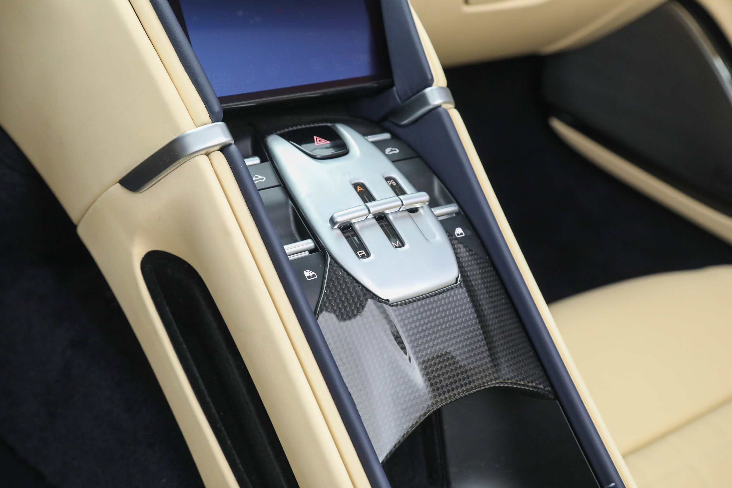 Certified 2025 Ferrari Roma Spider RWD image 32