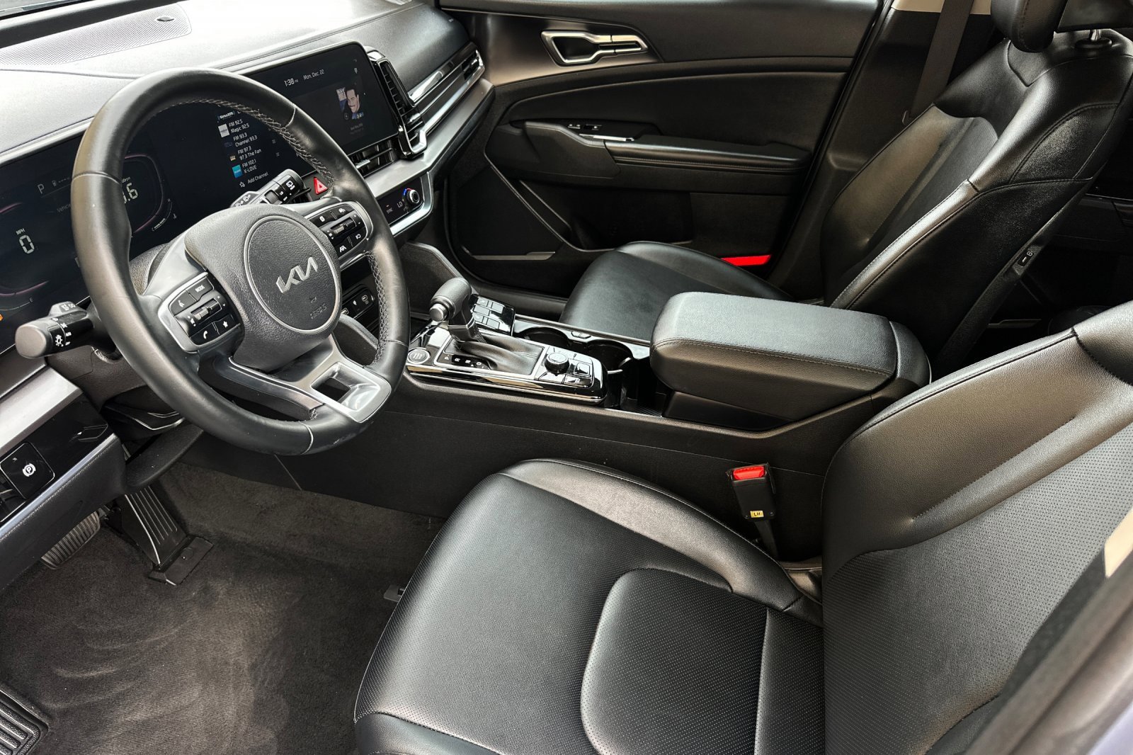 Used 2024 Kia Sportage EX image 9