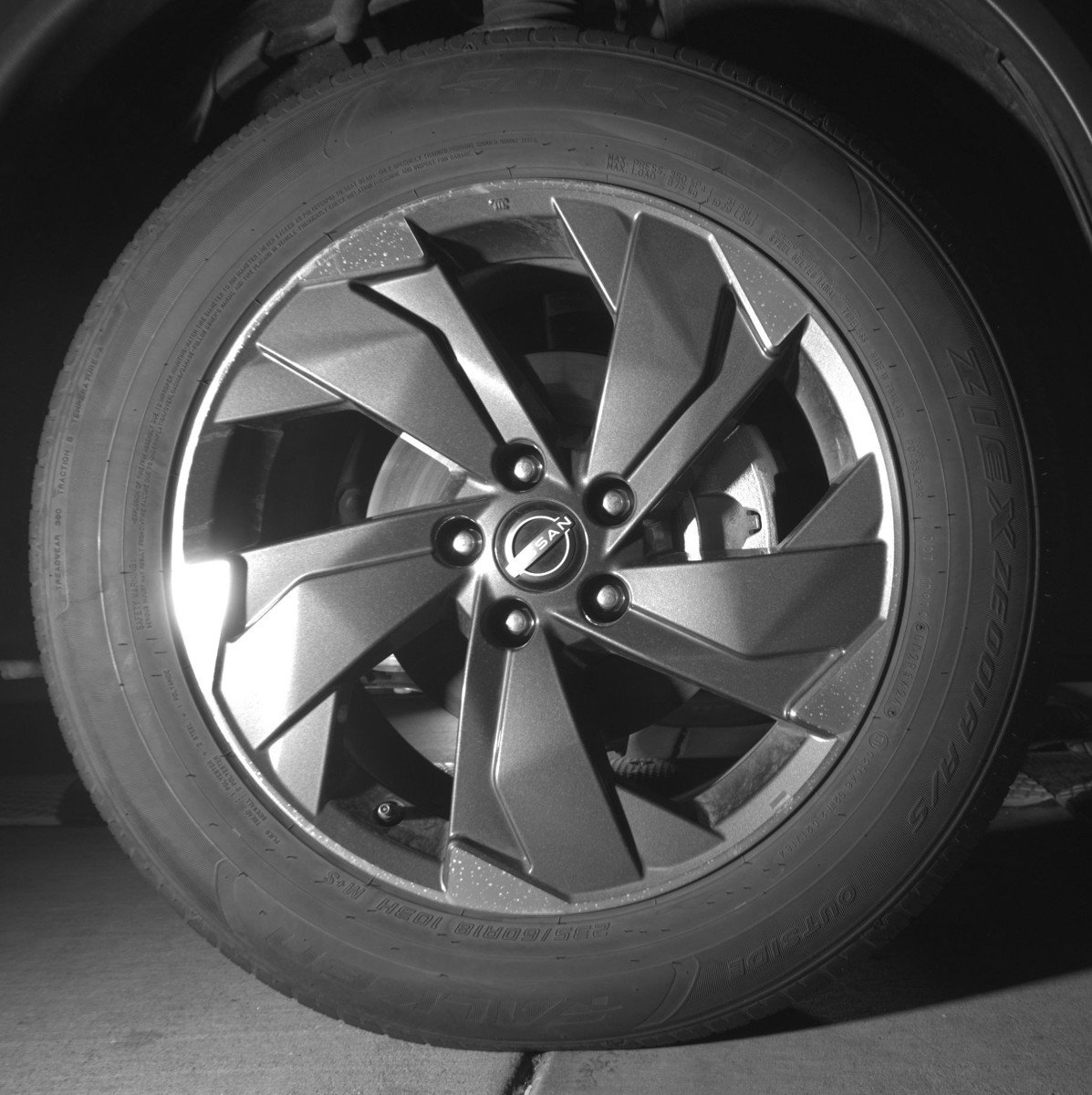Used 2025 Nissan Rogue SV FWD image 13