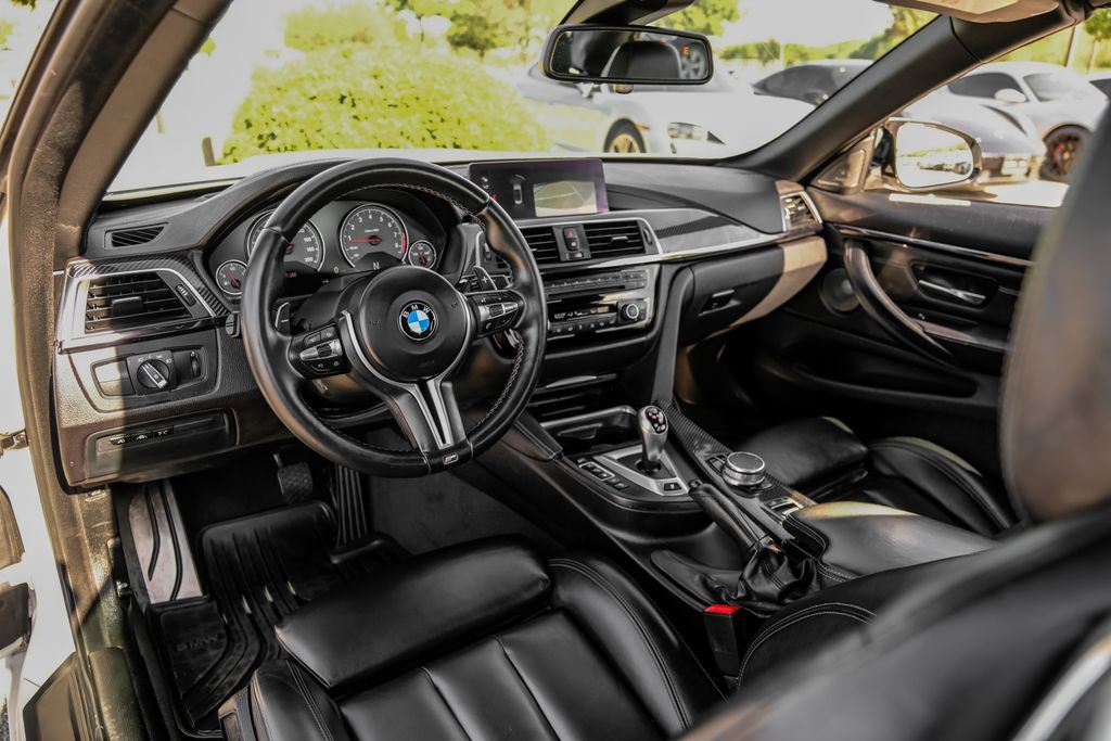 Used 2018 BMW M4 Convertible image 17