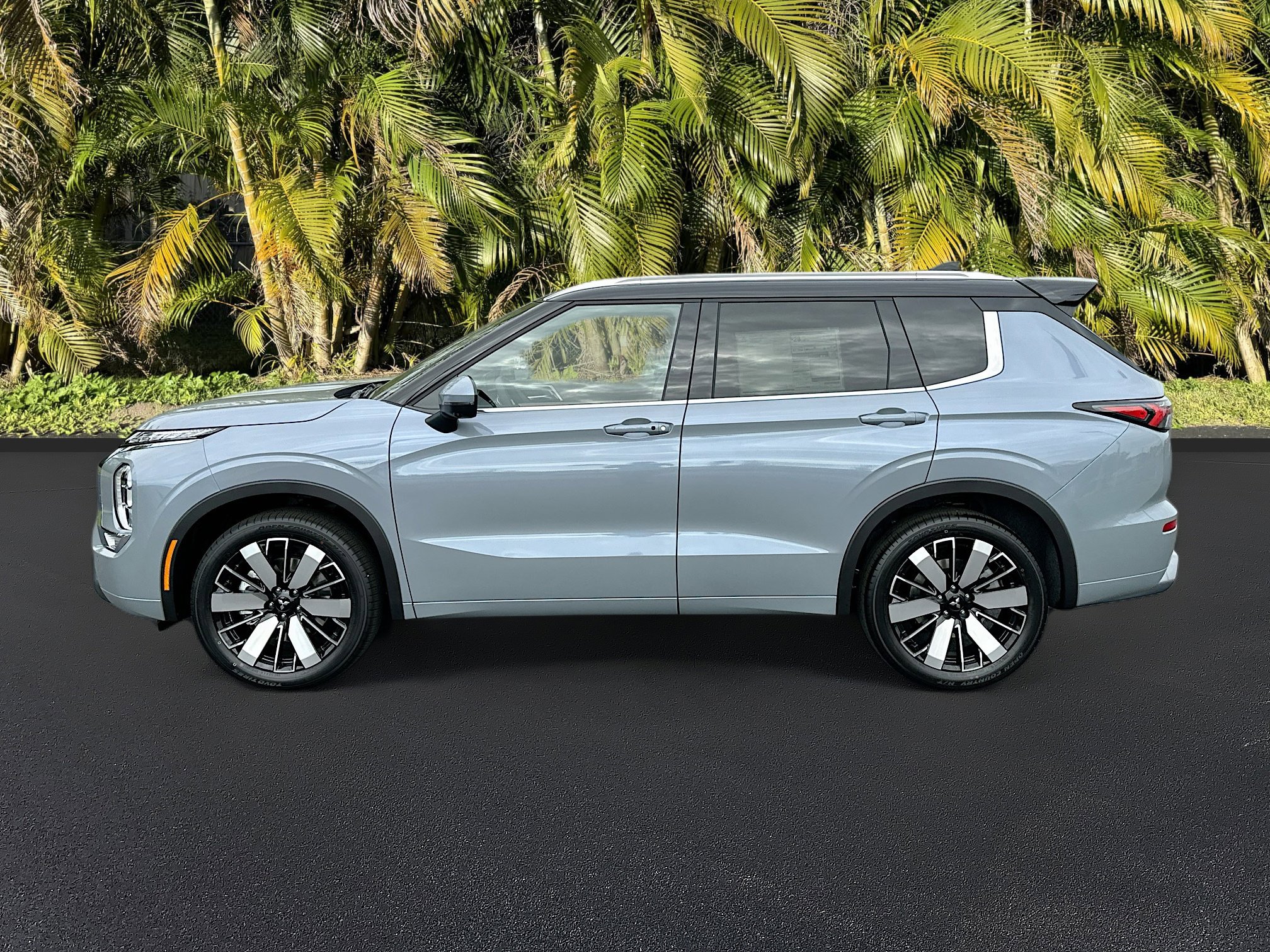 New 2026 Mitsubishi Outlander SEL image 2