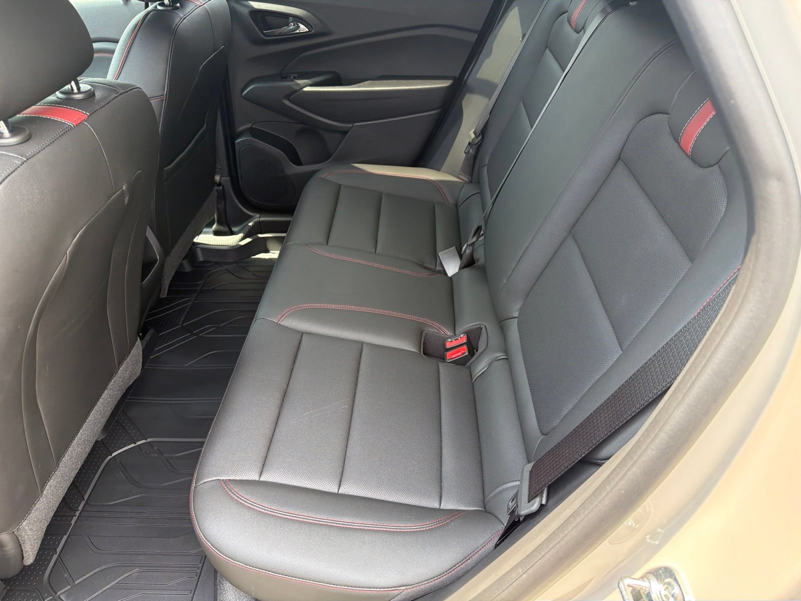 Used 2026 Chevrolet Trax RS w/ Sunroof Package FWD image 27