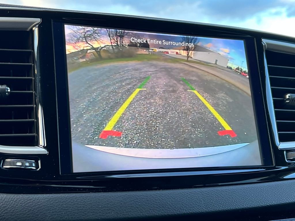 Used 2024 Chrysler Pacifica Touring-L image 22