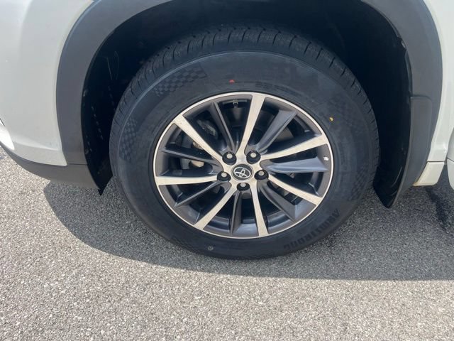 Used 2018 Toyota Highlander XLE AWD/4WD image 11