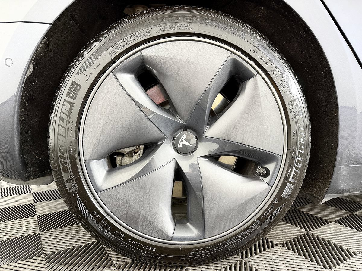 Used 2018 Tesla Model 3 Long Range RWD image 23