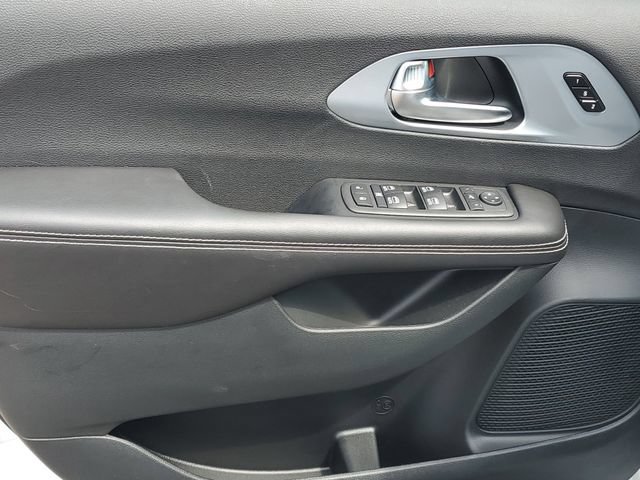 New 2026 Chrysler Pacifica Limited w/ S Appearance Package AWD/4WD image 17